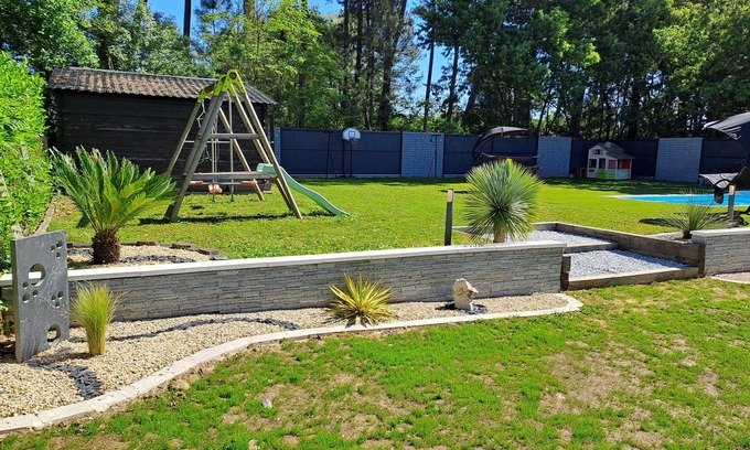 Mont-de-Marsan Villa | Villa-type house with terrace and pool
