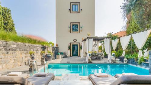 Taormina Villa | Villa Urbis Taormina, luxury villa in the heart of Taormina with swimming pool & lift
