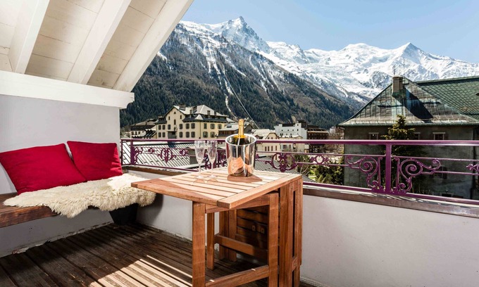 Chamonix City Centre Cottage | Villa Vallet Apartment - an apartment that sleeps 6 guests in 3 bedrooms