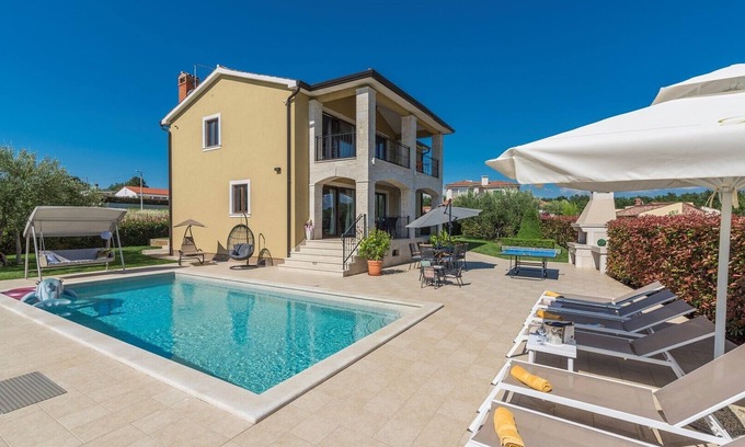 Montizana Villa | Villa Vanesa with Private Pool and private garden
