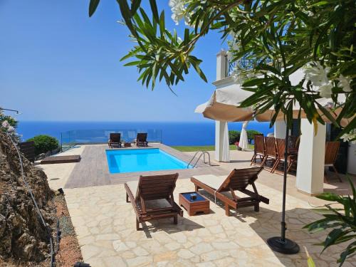 Sinarades Villa | Villa Vardia-Amazing Seaviews with heated pool