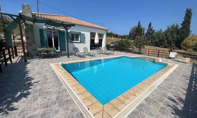 Mantzavinata Villa | Villa Varkoula - 2 bedroom family villa with private pool near Xi beach