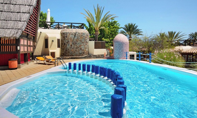 Tarajalillo Villa | Villa "VCV Bahía Feliz" with sea views, pool, Wi-Fi, garden and terrace