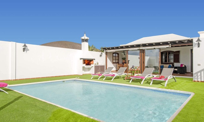 Yuco Villa | Villa Vegueta by Villa Plus