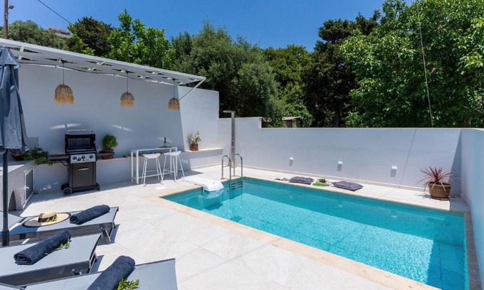 Lampini Villa | Villa Venetia with Jacuzzi
