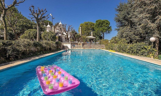 Selva di Fasano Villa | Villa Verdalia: A welcoming trullo in the characteristic style of the Apulian countryside.