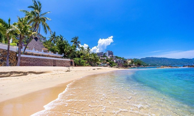 Fluvial Vallarta Villa | Villa Verde On The Beach of Conchas Chinas in Mexico