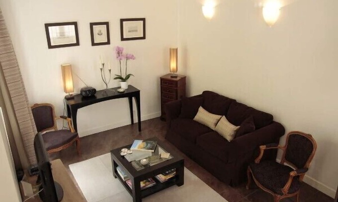 Saint-Louis Apartment | VILLA VERSAILLES/Furnished Rental/bed&breakfast near Chateau De Versailles
