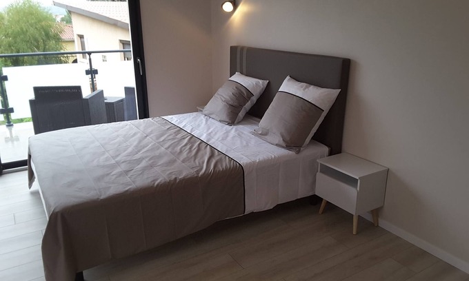 Porte Des Alpes - Mi Plaine - Manissieux Bed & Breakfast | Villa'vi Lyon Est Chambres d'Hôtes