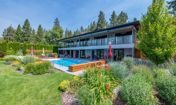 Okanagan-Similkameen Villa | Villa Views, heated pool, private gardens and lakeview. 6 private suites!