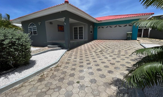 Sunset Heights Villa | Villa Vivamus Curacao - Spacious 3-bedroom Villa with Pool and Gourmet Kitchen