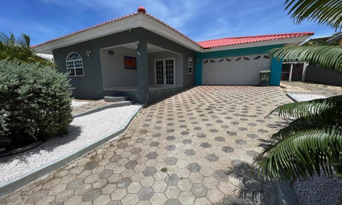 Sunset Heights Villa | Villa Vivamus Curacao - Spacious 3-bedroom Villa with Pool and Gourmet Kitchen