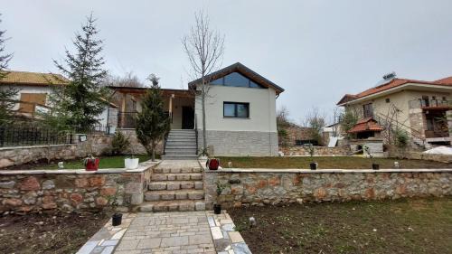 Moscopole Villa | Villa Voskopoja Stone House