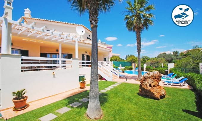 Armacao de Pera Villa | Villa w/heatable pool, jacuzzi & BBQ, Armação