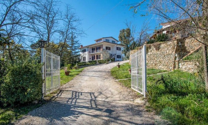 Fauglia House | Villa with 2 spacious apartments for 2 x 7 people and swimming pool near Pisa and the sea