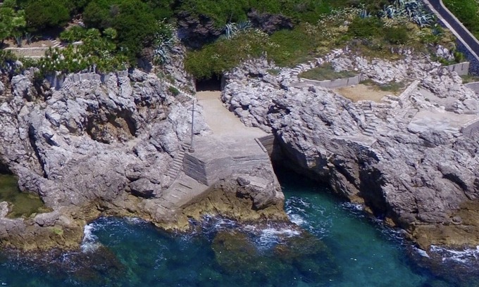 Faro Villa | Villa with access to the sea of the Punta Rossa cliff