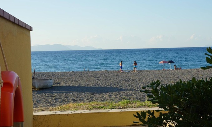 Marchesana House | Villa with direct access to the beach and with a beautiful sea view.