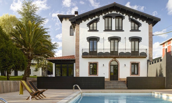 Gautegiz Arteaga Villa | Villa with pool in the Basque Country