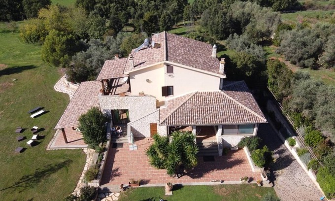 Pescia Romana House | Villa with fountain in Maremma