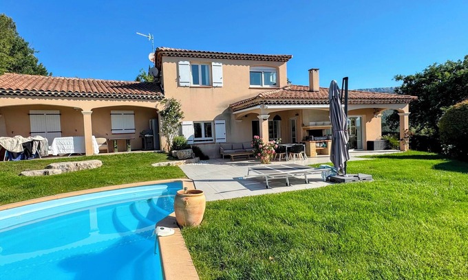 Chateauneuf-le-Rouge House | Villa with pool and garden, 2 bedrooms