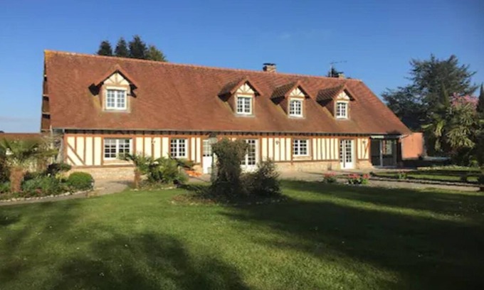 Ourville-en-Caux Villa | Villa with heated pool 15 minutes from Normandy beaches