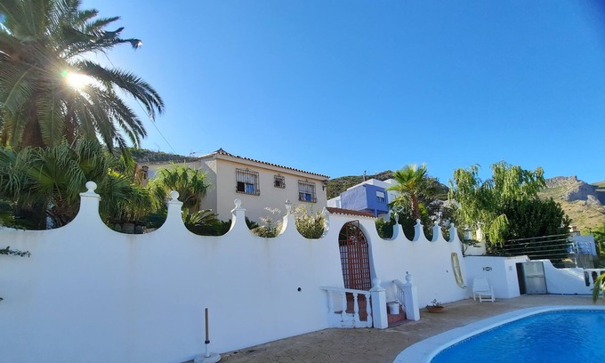 Gandia Villa | Villa with heated pool and a lovely green garden