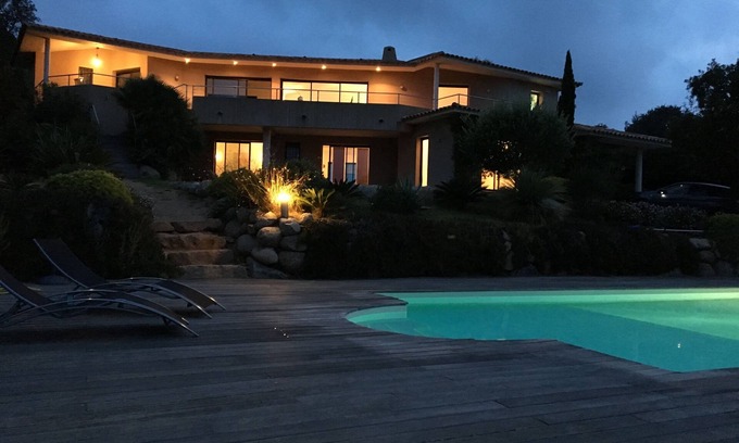 Cirendinu House | Villa with heated pool - Beautiful view of Pinarello bay.