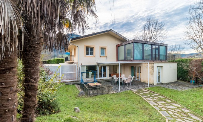 Valle de Ruesga Villa | Villa with Mountain View, Private Terrace and Air Conditioning