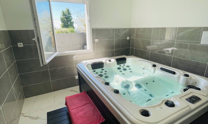 Blainville-sur-Mer House | Villa with private jacuzzi 500m from the sea