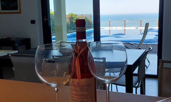 Marina di Vasto Villa | Villa with Pool Sea View