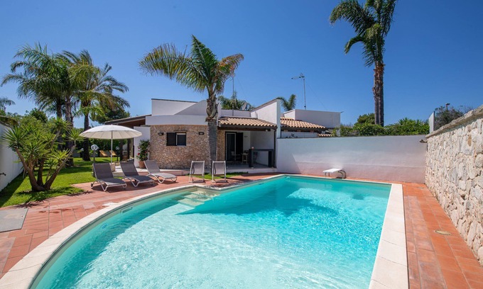 Torre dell'Orso Villa | Villa with pool and garden in Torre dell'Orso, on the Adriatic coast of Salento.