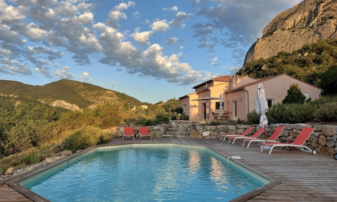 Orpierre House | Villa with pool and breathtaking view