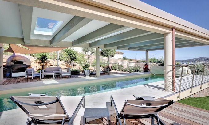 Les Restanques Villa | Villa with pool, By the sea and beaches 5 min. Views of the Bay of Saint Tropez