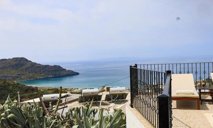Mirthios House | Villa with pool above the village roofs, for 4 people Wi-Fi, A/C and satellite TV available.