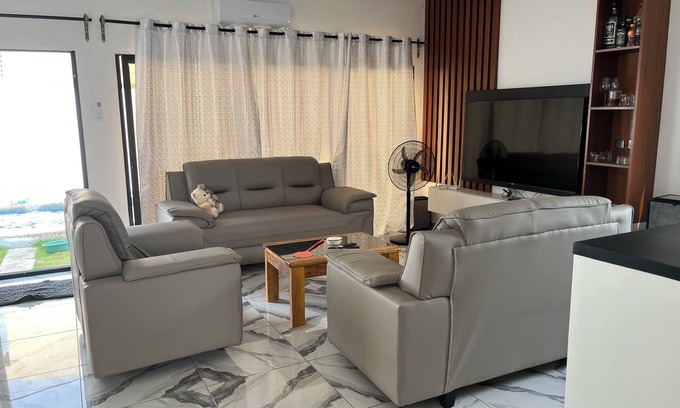 Port-Bouet Villa | Villa with pool near the sea and Abidjan airport