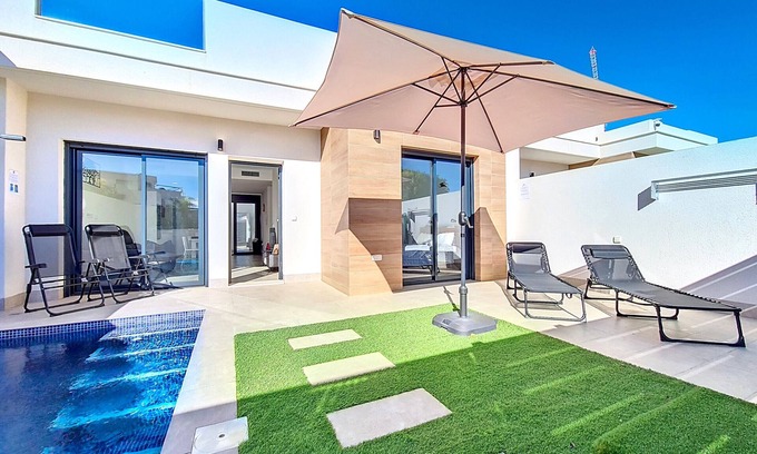 Dolores de Pacheco Villa | Villa with private pool and roof terrace