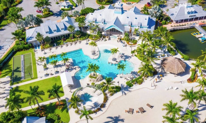 Naples Villa | VILLA with private Pool in Naples Reserve