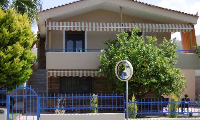 Anavyssos House | Villa with sea and mountain views