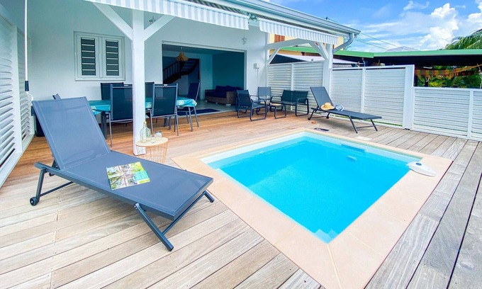 Le Robert Villa | Villa with sea view and private dock (MQRO11)