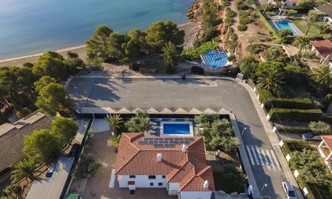 Cap Roig Ski Chalet | Villa with sea views and private pool at the beachfront