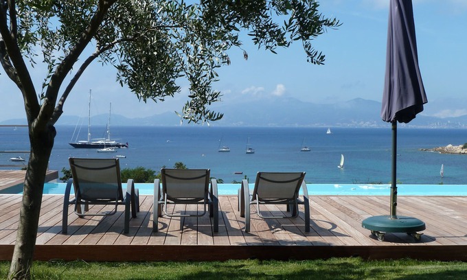 Portigliolo House | Villa with swimming pool and panoramic view of Ajaccio and the Iles Sanguinaires.