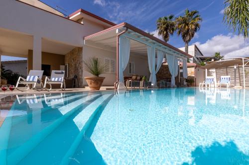 Santa Maria del Focallo Villa | Villa Zamia con piscina