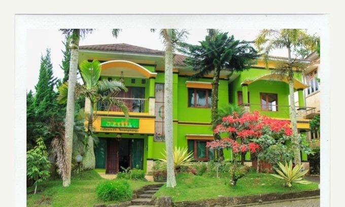 Hargomulyo Villa | Villa Zendith