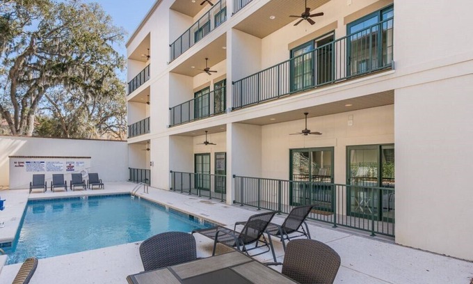 King City Condo | Village-Area Condo w/Pool Unit 2106 First Floor
