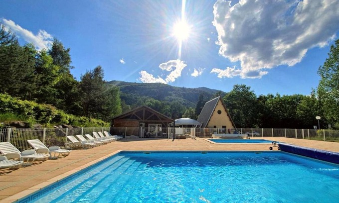 Ubaye-Serre-Poncon Other | Village de chalets et camping La Pierre de l'Aigle