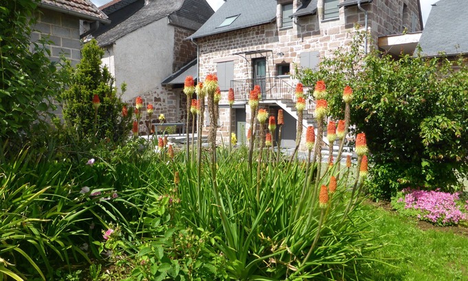 Objat Cottage | Village house * Brive-la-Gaillarde area