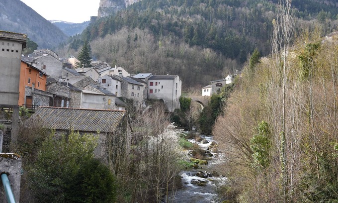 Sainte-Colombe-sur-Guette House | Village house on 3 levels comfortable, good benefits