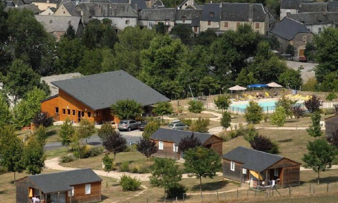Sainte-Eulalie-d'Olt Ski Chalet | Village of Gites La Cascade - 3 Room Chalet 5/6 People