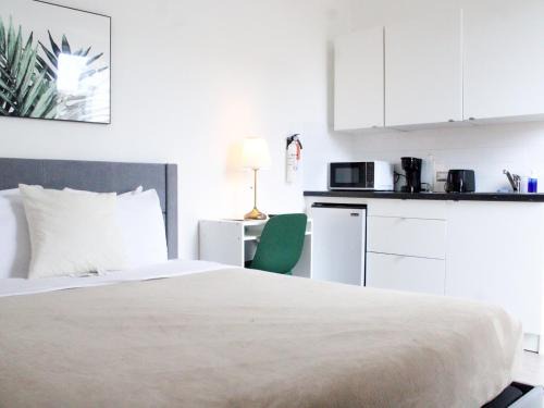 Universidad Apartment | Villas at Auxilio Mutuo 106