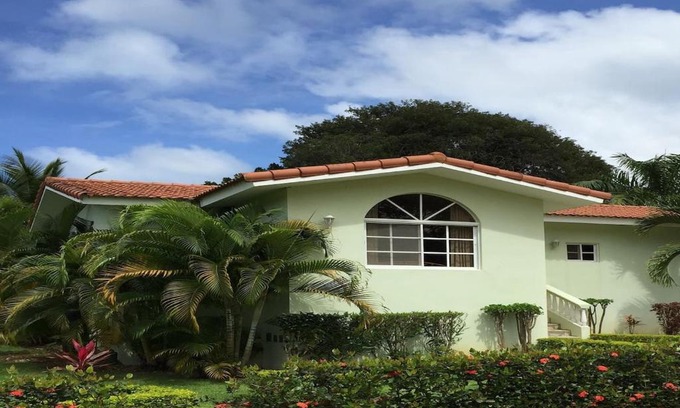 Urbanizacion Tavarez Villa | VillaTracey! Sosua 3 BR Pool Wifi Cable Maid #156